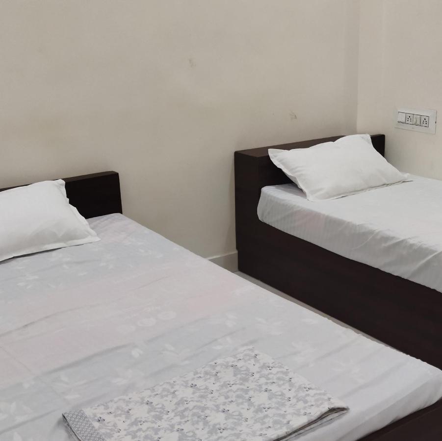 Shree Gajlaxmi Hotel Walking Distance From Mahakaleswar อุจเจน ภายนอก รูปภาพ