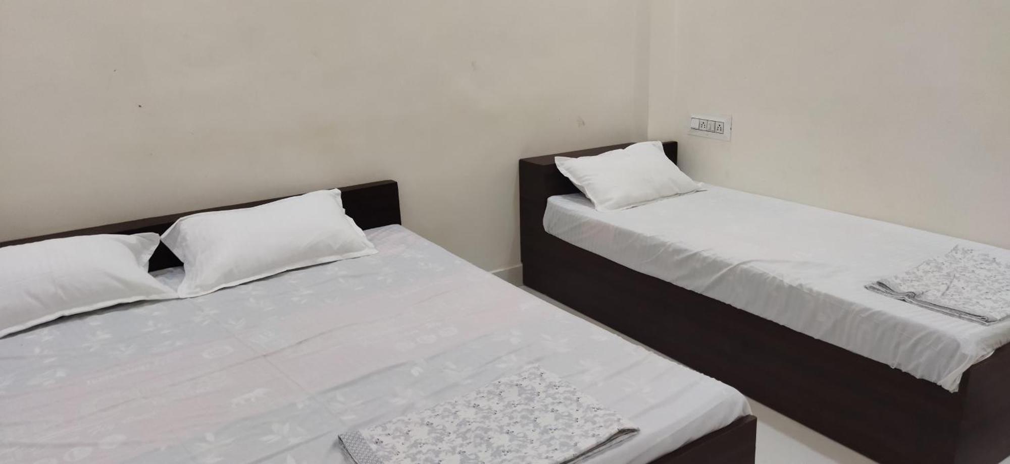 Shree Gajlaxmi Hotel Walking Distance From Mahakaleswar อุจเจน ภายนอก รูปภาพ
