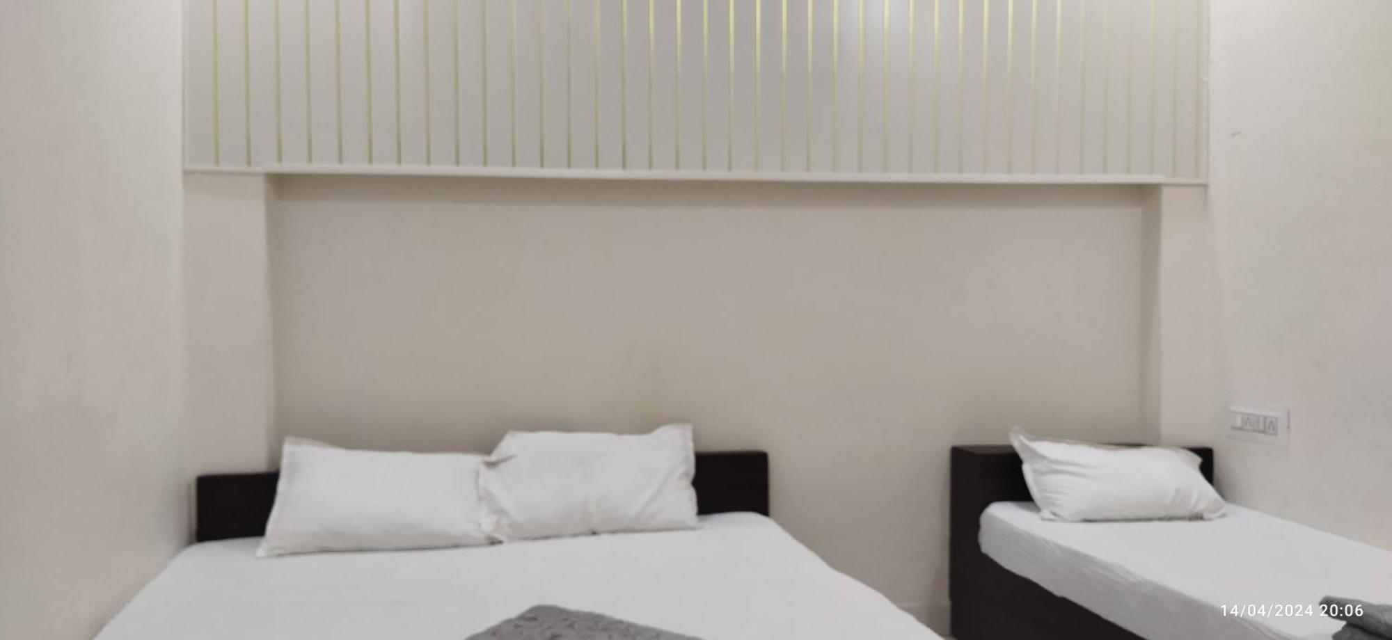 Shree Gajlaxmi Hotel Walking Distance From Mahakaleswar อุจเจน ภายนอก รูปภาพ
