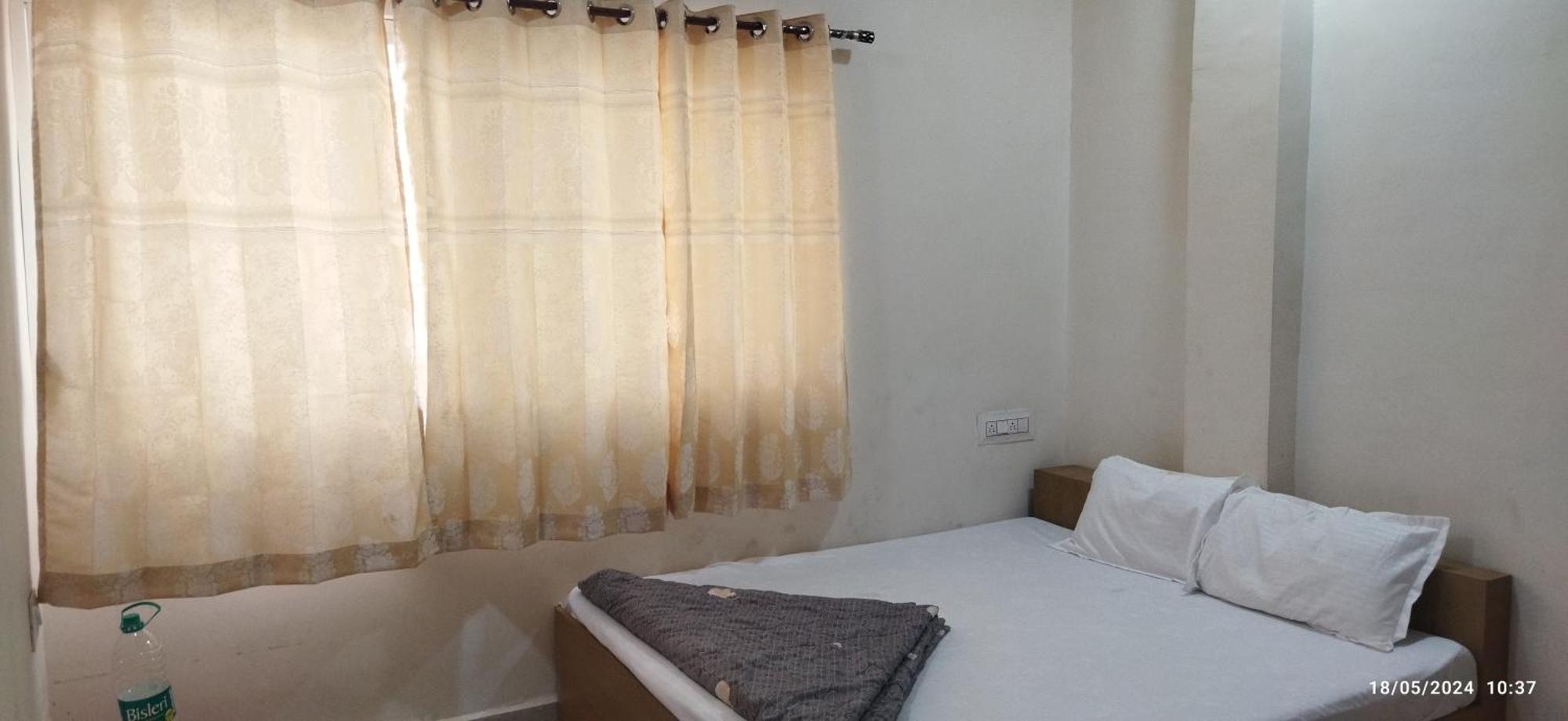 Shree Gajlaxmi Hotel Walking Distance From Mahakaleswar อุจเจน ภายนอก รูปภาพ
