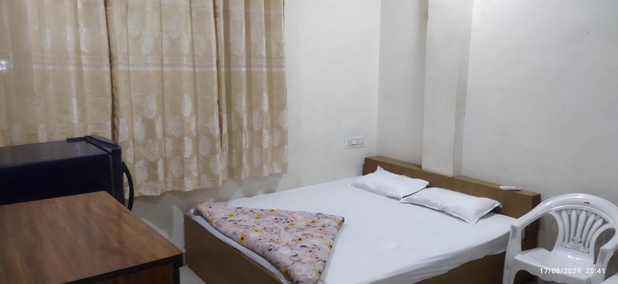 Shree Gajlaxmi Hotel Walking Distance From Mahakaleswar อุจเจน ภายนอก รูปภาพ